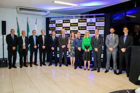 Diretores da nova gestão do Sindicont Chapecó durante cerimônia de posse